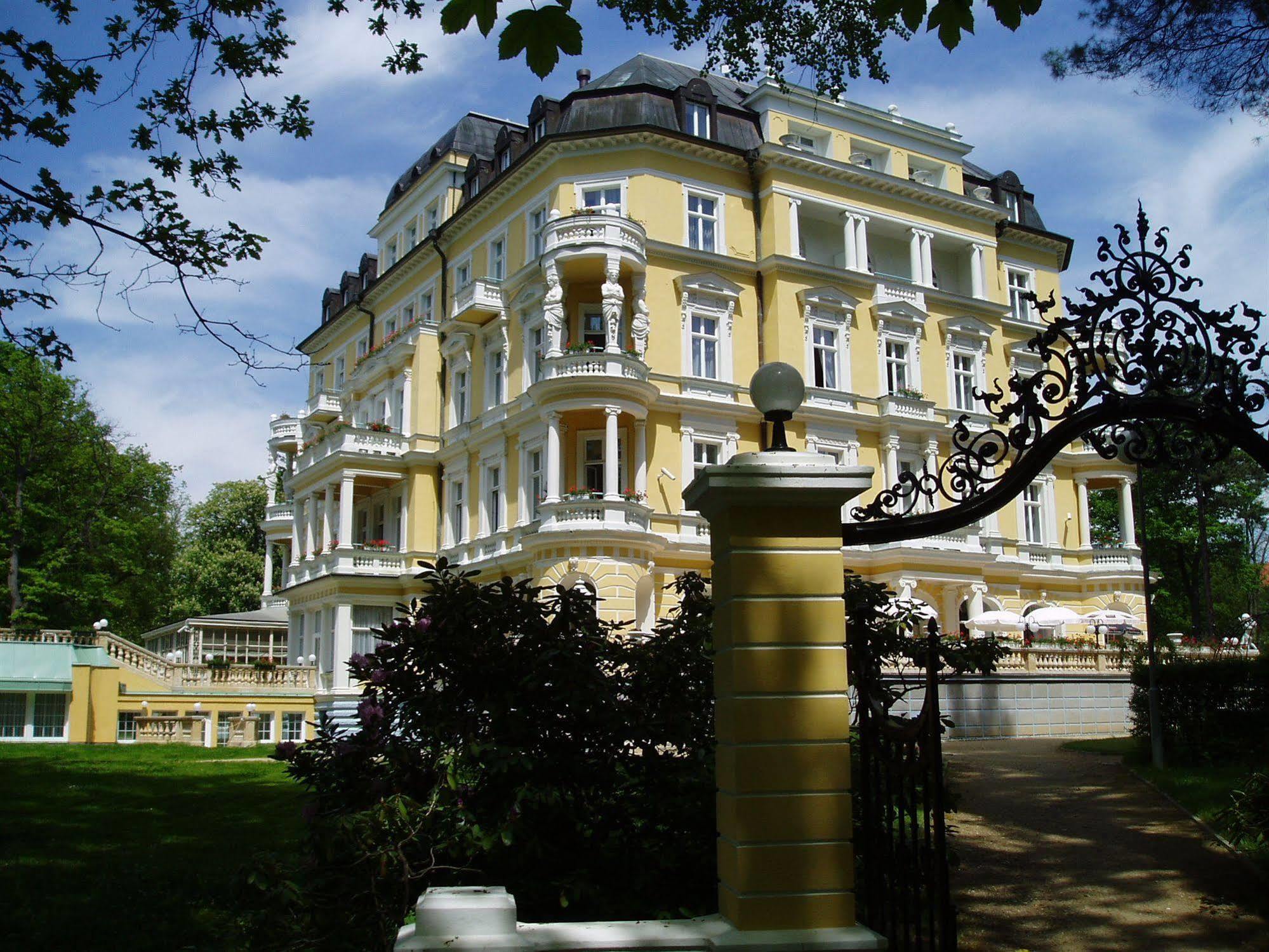 Imperial Spa & Kurhotel Františkovy Lázně エクステリア 写真